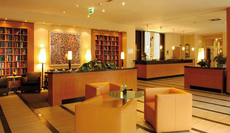 Plaza Premium Kolonia