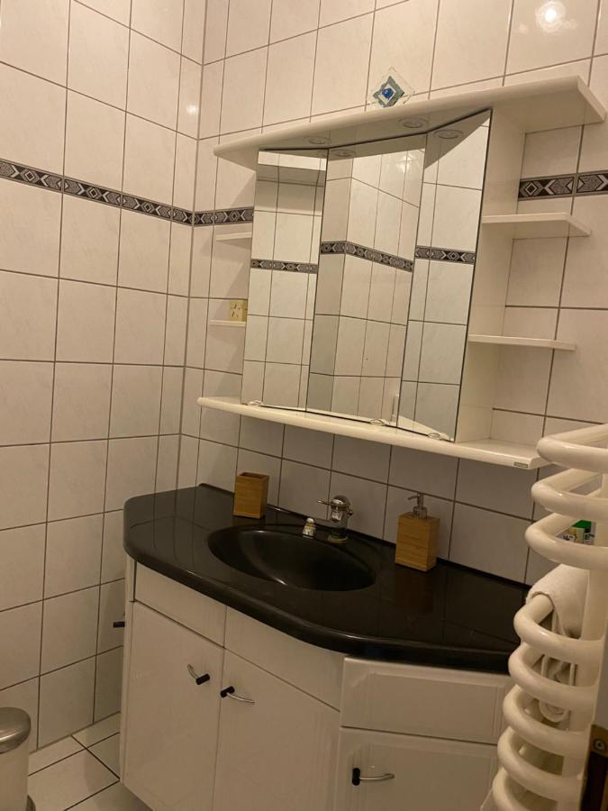 Shared Apartment, Friesenplatz Apartment