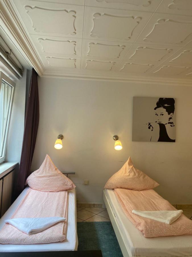 Shared Apartment, Friesenplatz Apartment