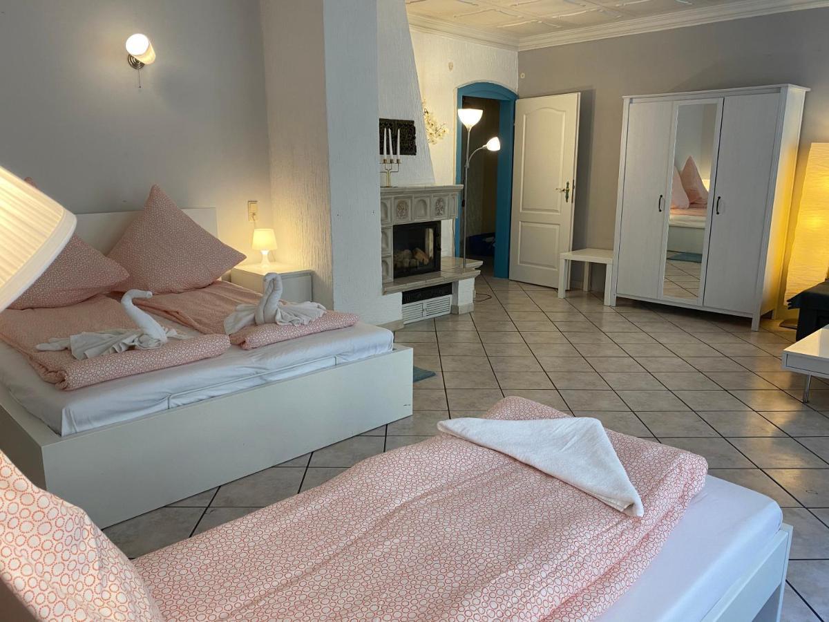 Shared Apartment, Friesenplatz Apartment *