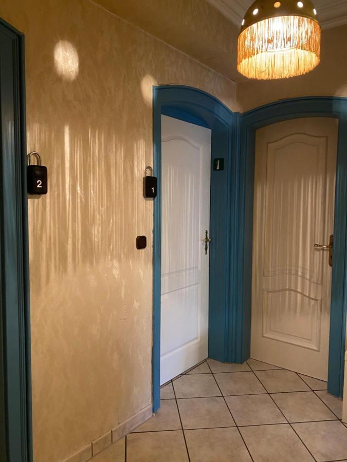 Shared Apartment, Friesenplatz Apartment