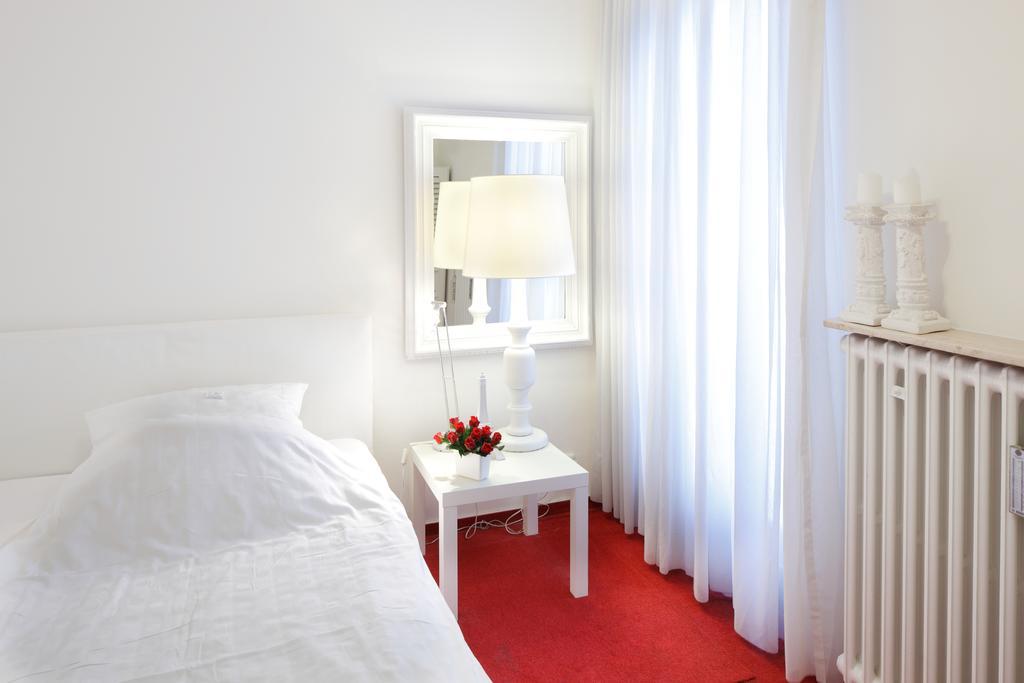 Townhouse Downtown Suites &