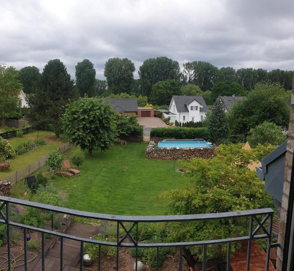 Schoenste Lage Am Rhein In Unmittelbarer Stadtnaehe, Bed & Breakfast *