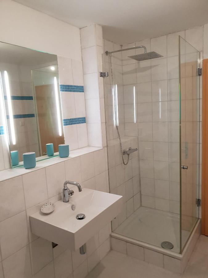 Schoenste Lage Am Rhein In Unmittelbarer Stadtnaehe, Colónia