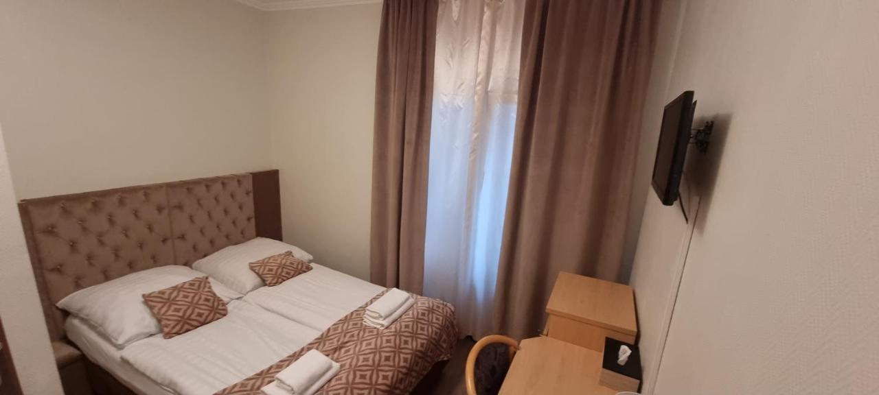 Cara Hotel