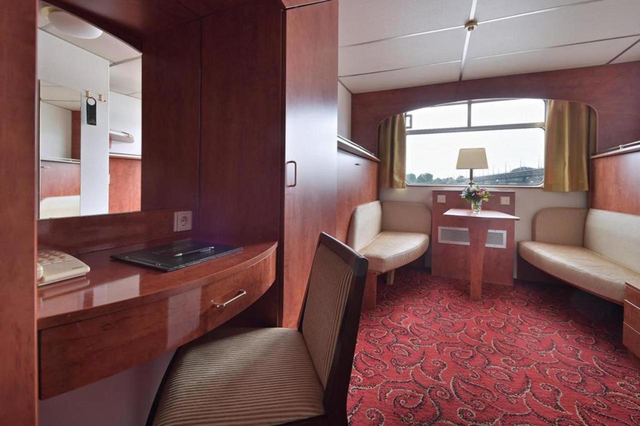 Botel Fairtours Hotelschiff Rembrandt Van Rijn*** Koeln