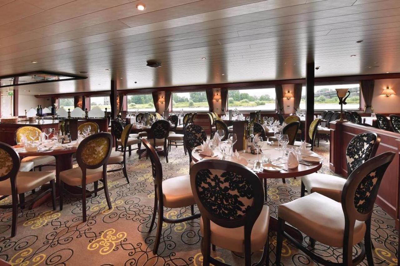 Botel Fairtours Hotelschiff Rembrandt Van Rijn*** Koeln