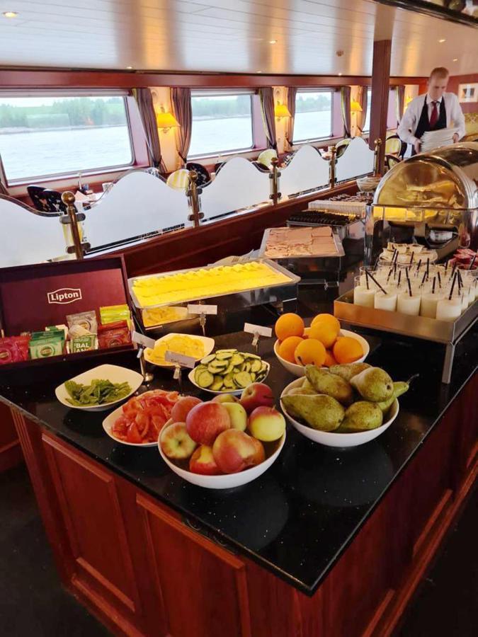 Botel Fairtours Hotelschiff Rembrandt Van Rijn*** Koeln