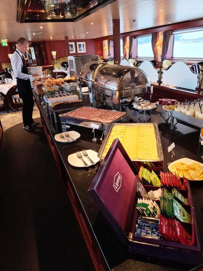 Botel Fairtours Hotelschiff Rembrandt Van Rijn*** Koeln *