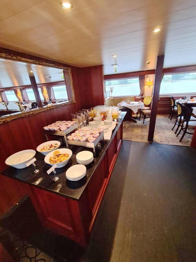 Botel Fairtours Hotelschiff Rembrandt Van Rijn*** Koeln *