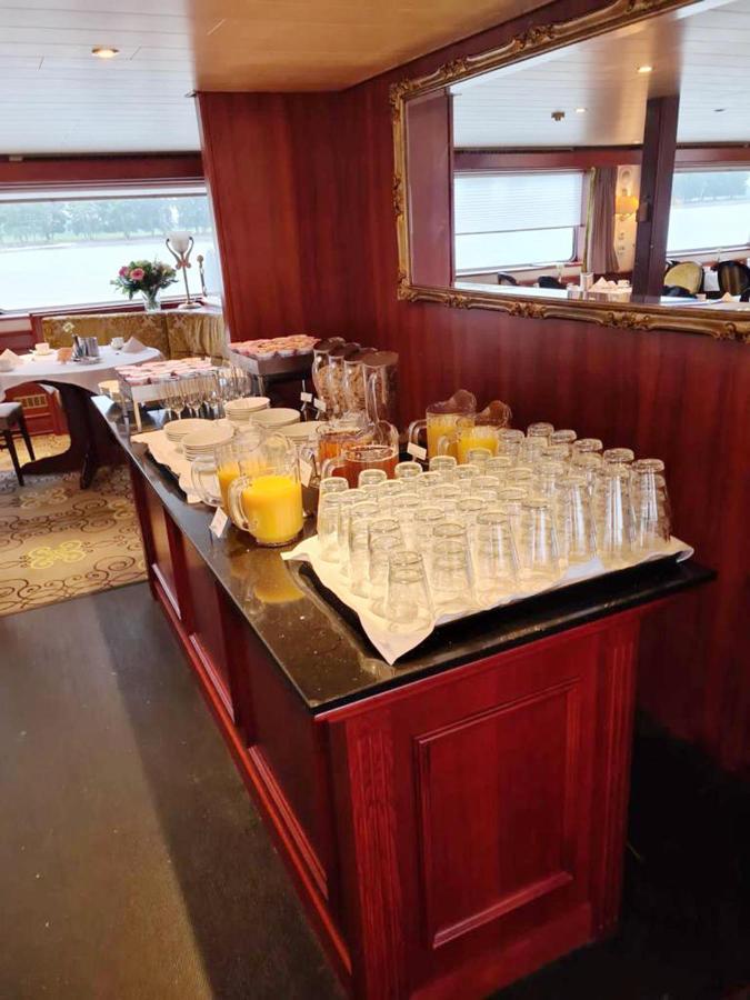 Botel Fairtours Hotelschiff Rembrandt Van Rijn*** Koeln *