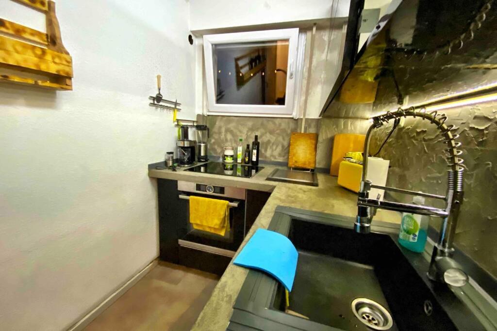 2 Zimmer Apartment Mit Blick Auf Den Koelner Dom Cologne