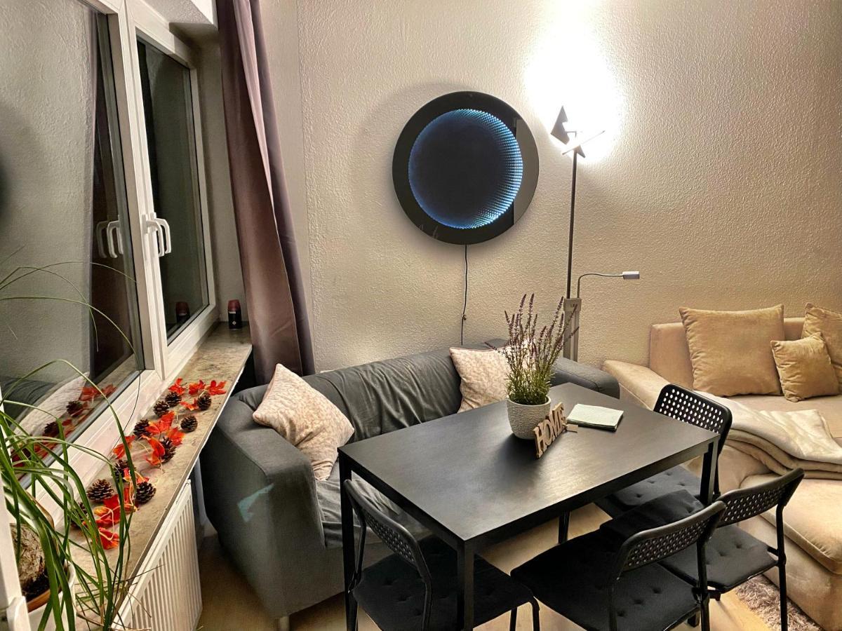 2 Zimmer Apartment Mit Blick Auf Den Koelner Dom *