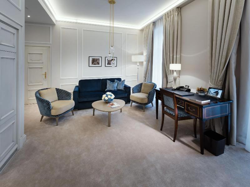 Hotel Excelsior Ernst Am Dom 5*