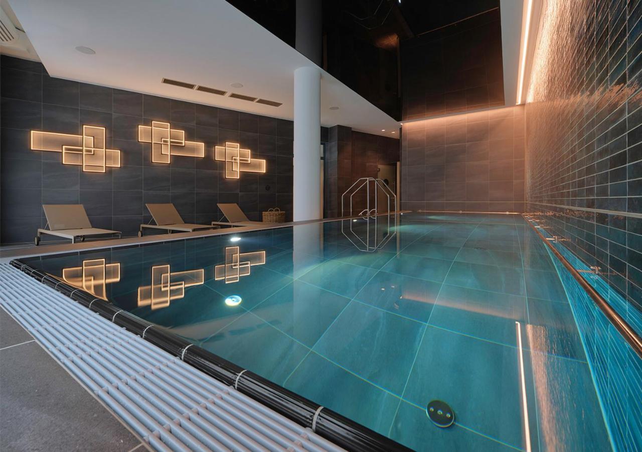 Adina Hotel 4*
