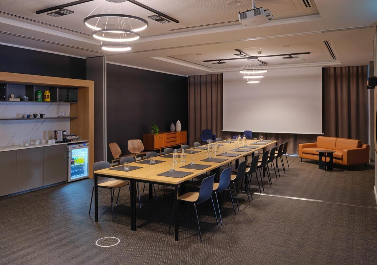 Adina Hotel 4*