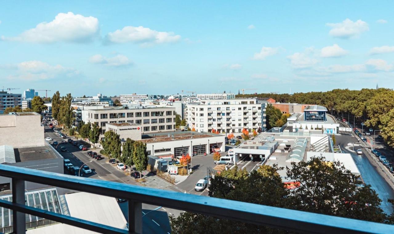 2 Zimmer Apartment Mit Blick Auf Den Koelner Dom *