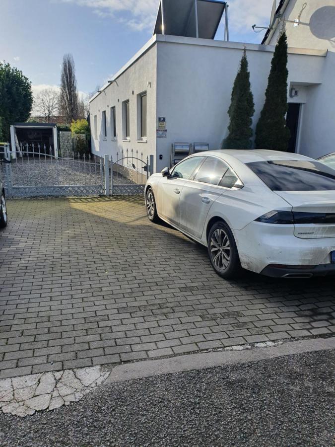 Zwei Schicke Mit Parkplatz *