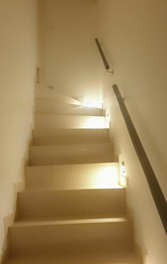 Apartment Mit Schoener, Moderner Einrichtung *