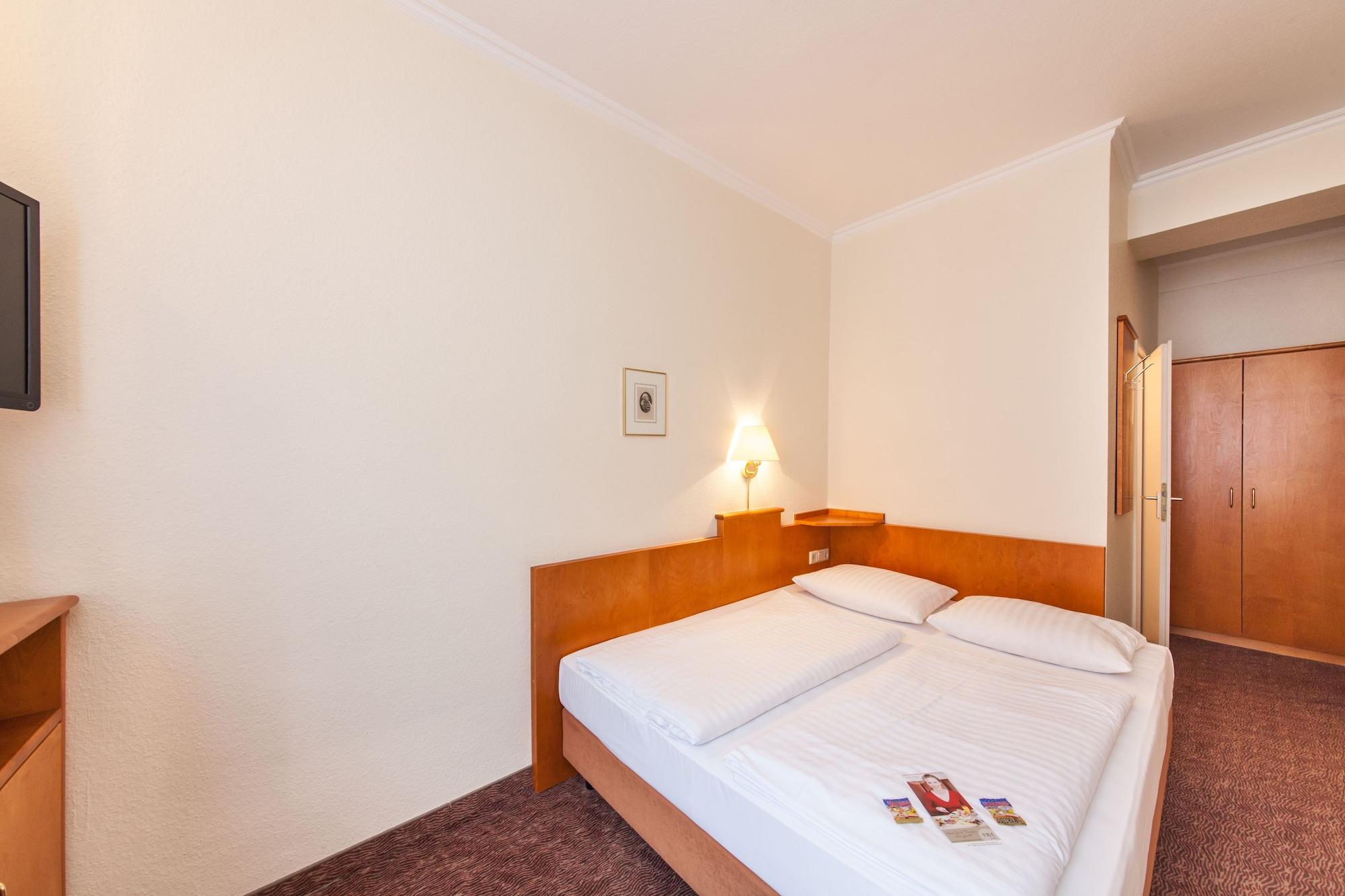 Novum Ahl Meerkatzen Altstadt Köln