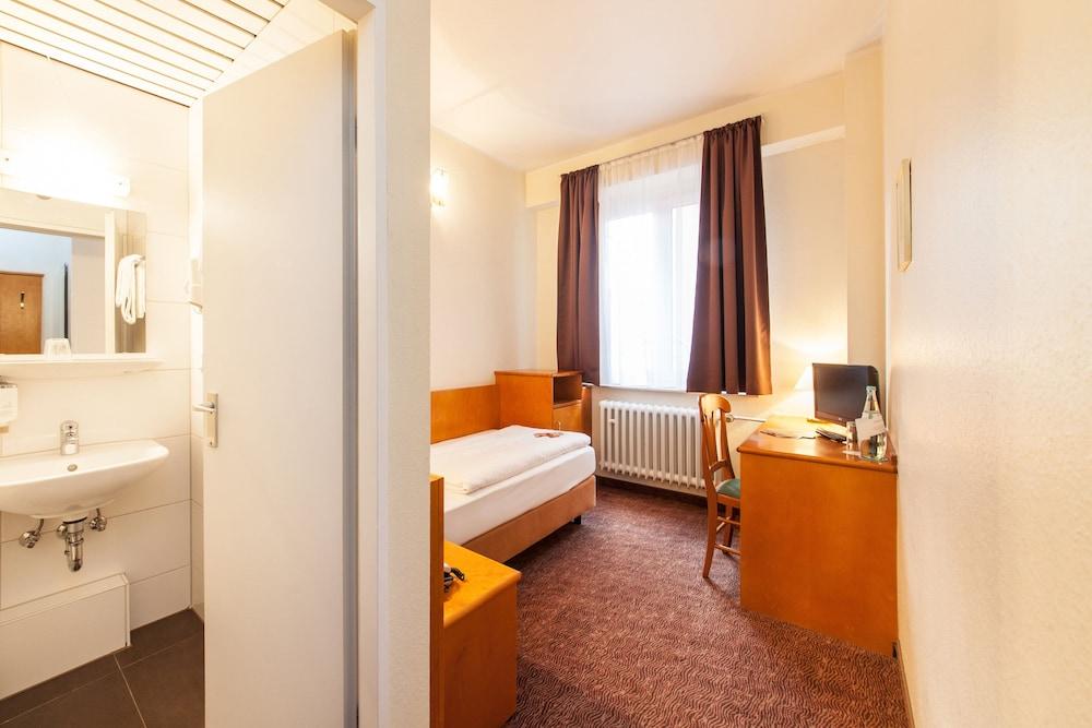 Hotel Ahl Meerkatzen 3*