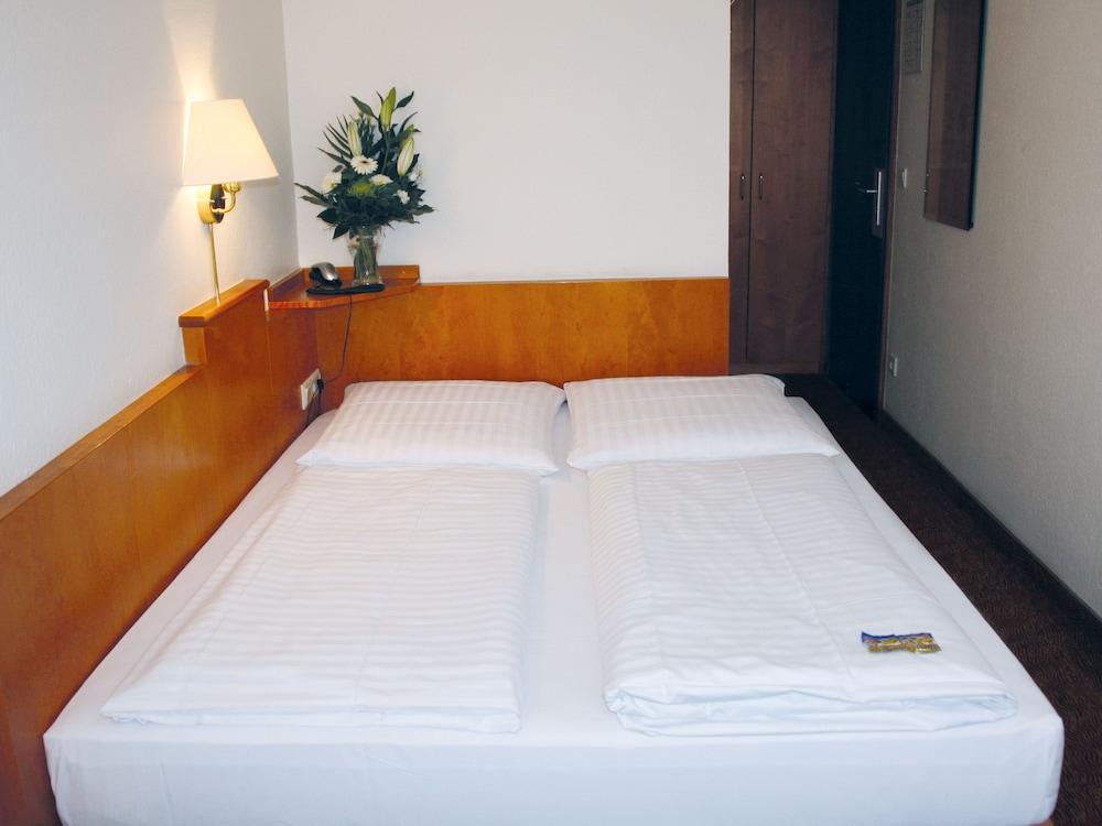 Hotel Ahl Meerkatzen Keulen