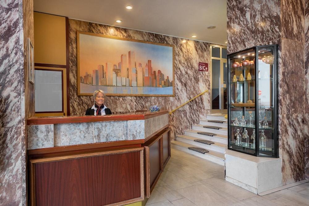 Hotel Novum Leonet Altstadt 3*