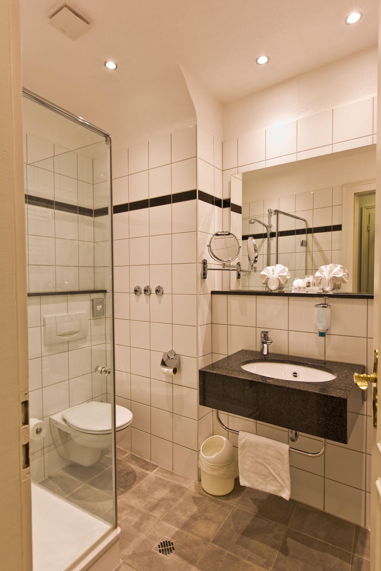 Astor & 4*