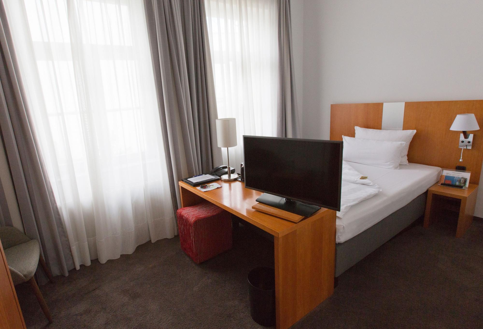 Astor & 4* Kolonia