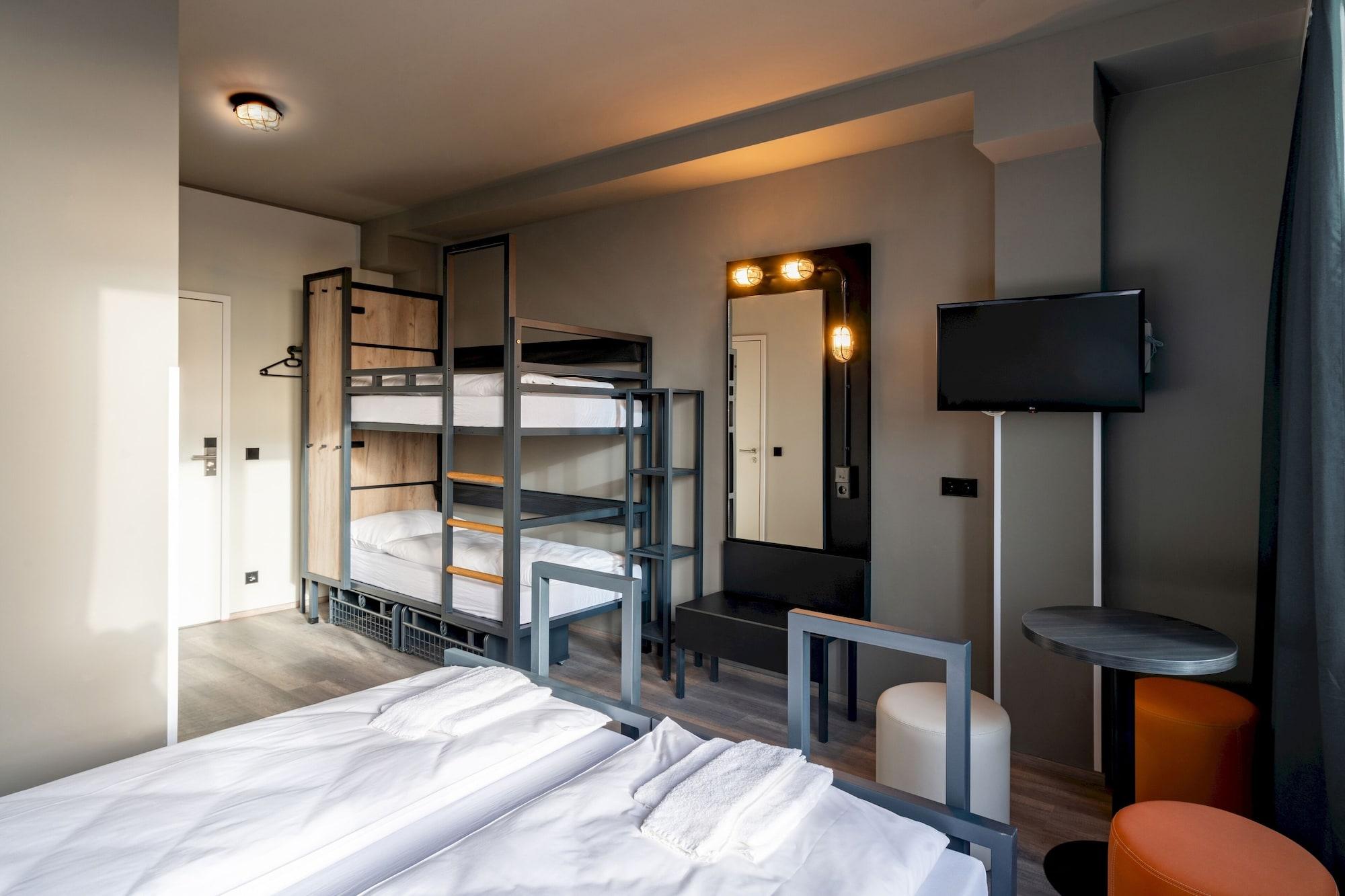 Hotel A&o Dom 2*