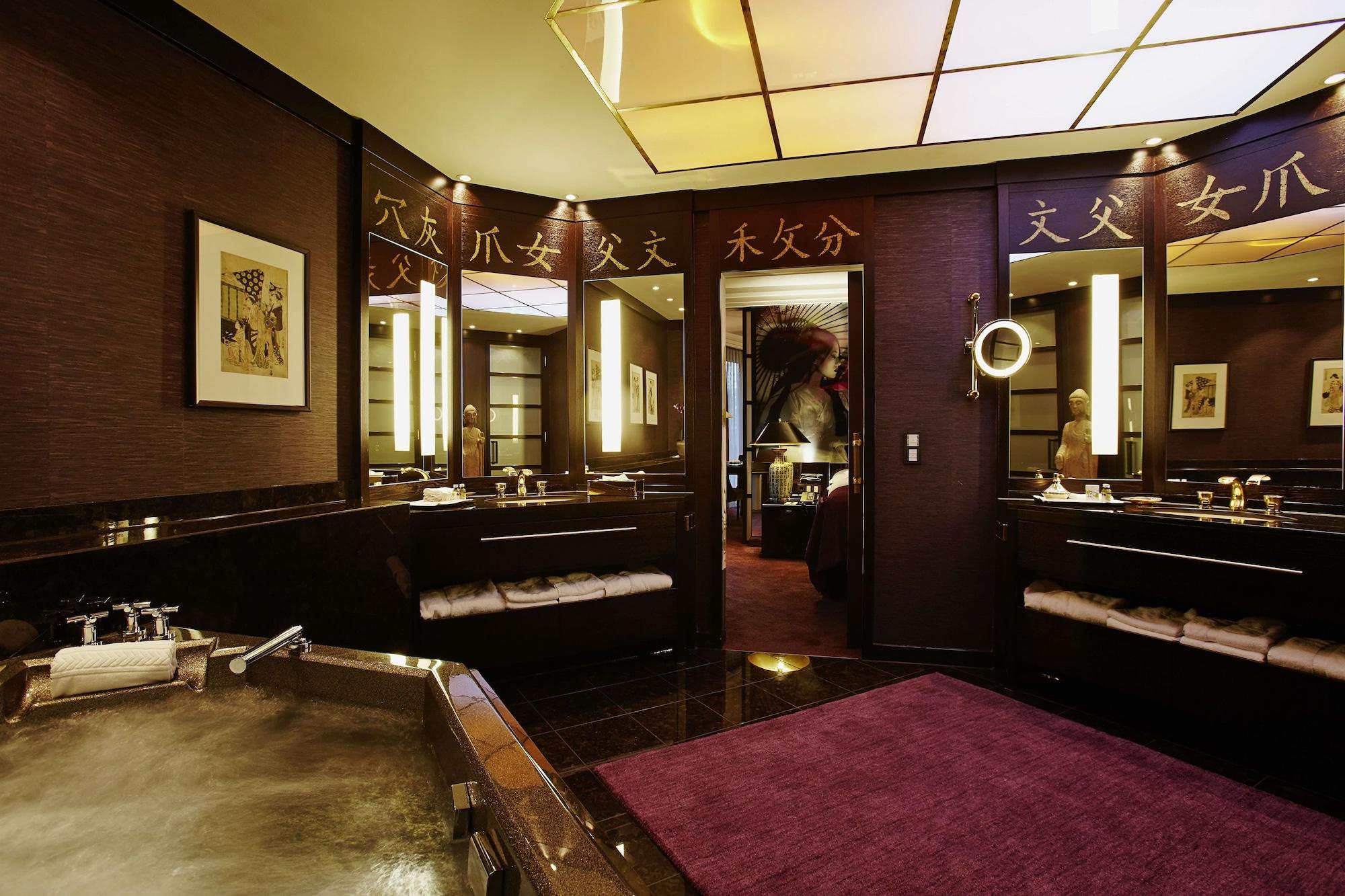 Savoy Hotel 4*
