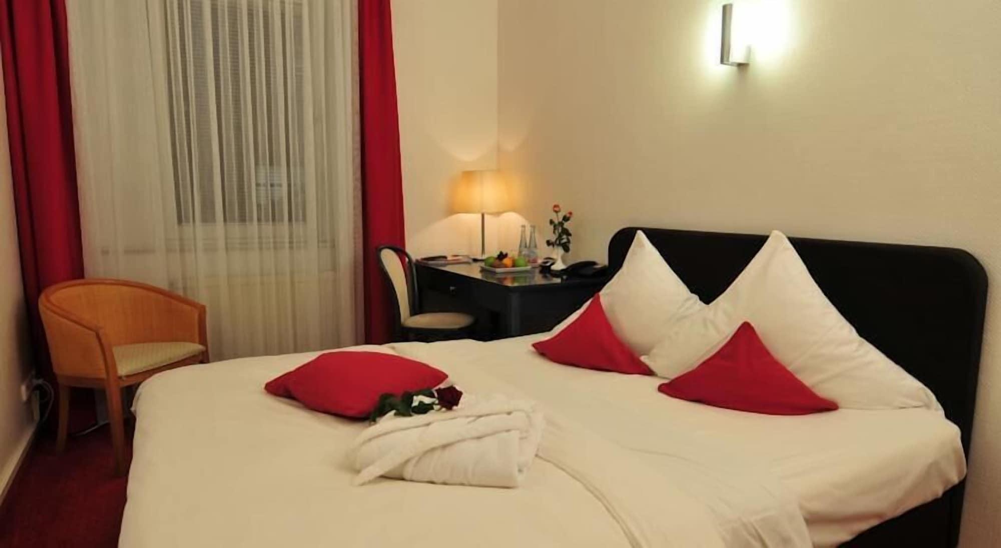 Cerano Am Dom Hotel 3*