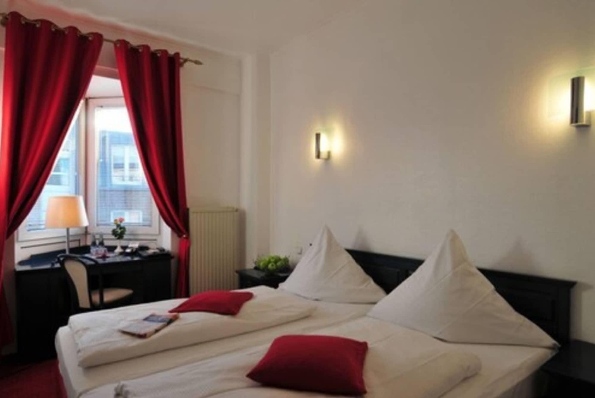 Cerano Am Dom Hotel 3*