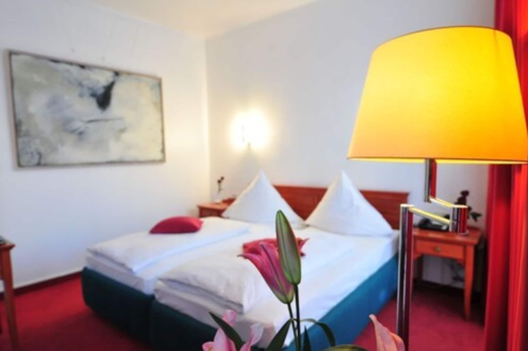 Cerano Am Dom Hotel Kolonia