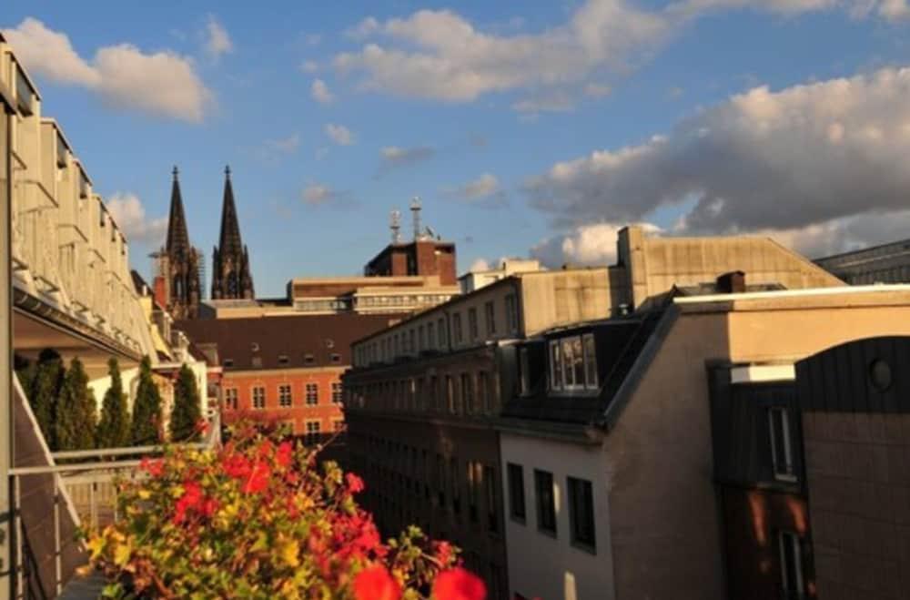 Cerano Am Dom 3*