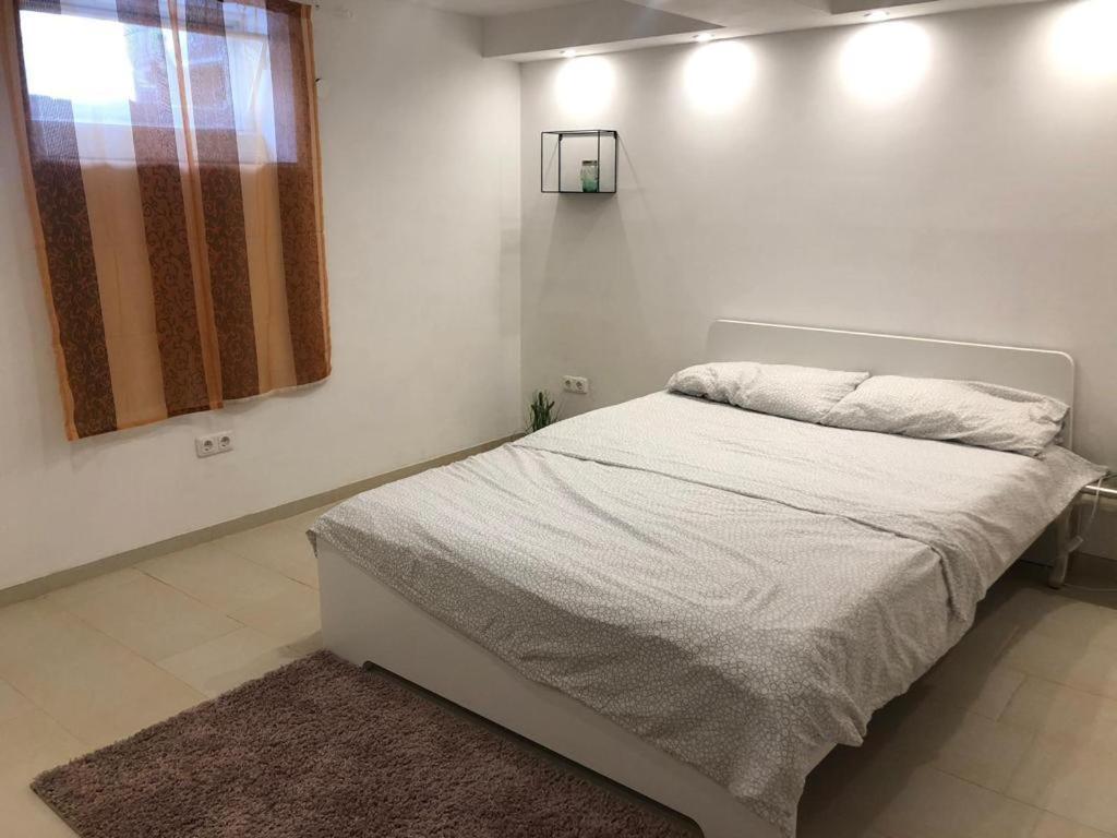 Apartamento Bescheidene Untergeschoss In Guter Lage. *