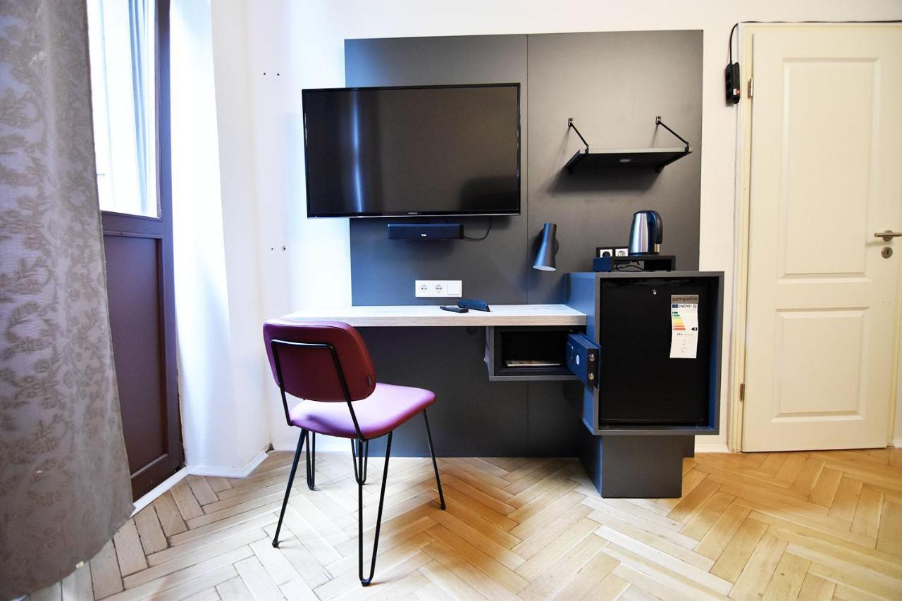 One In Apartment *