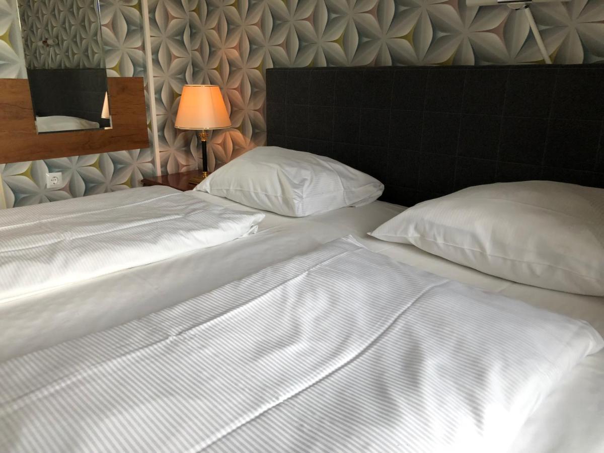 Moji Hotel 2*