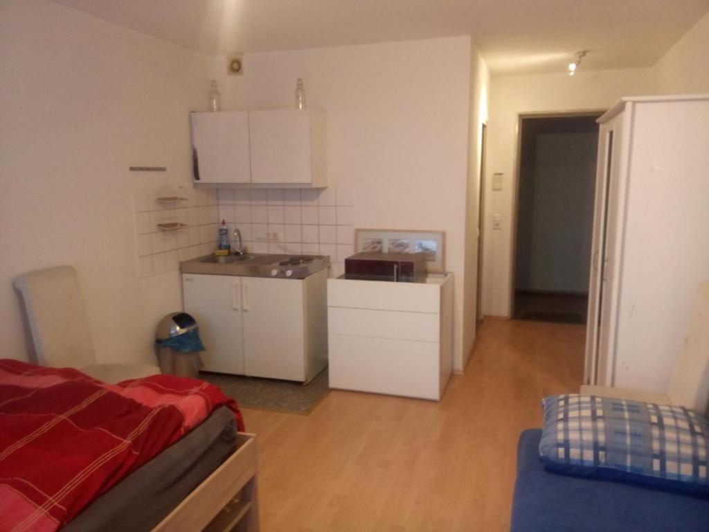 Apartment Dreams 23h *