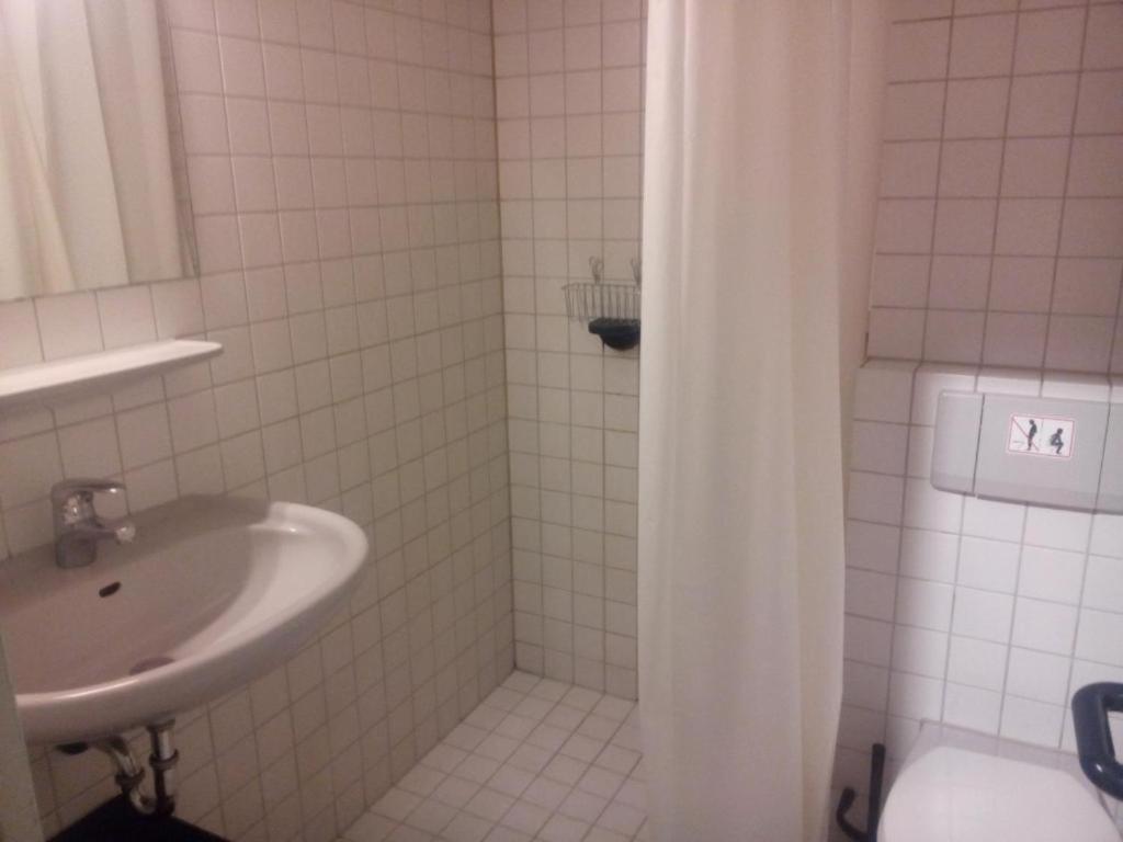 Apartment Dreams 23h *