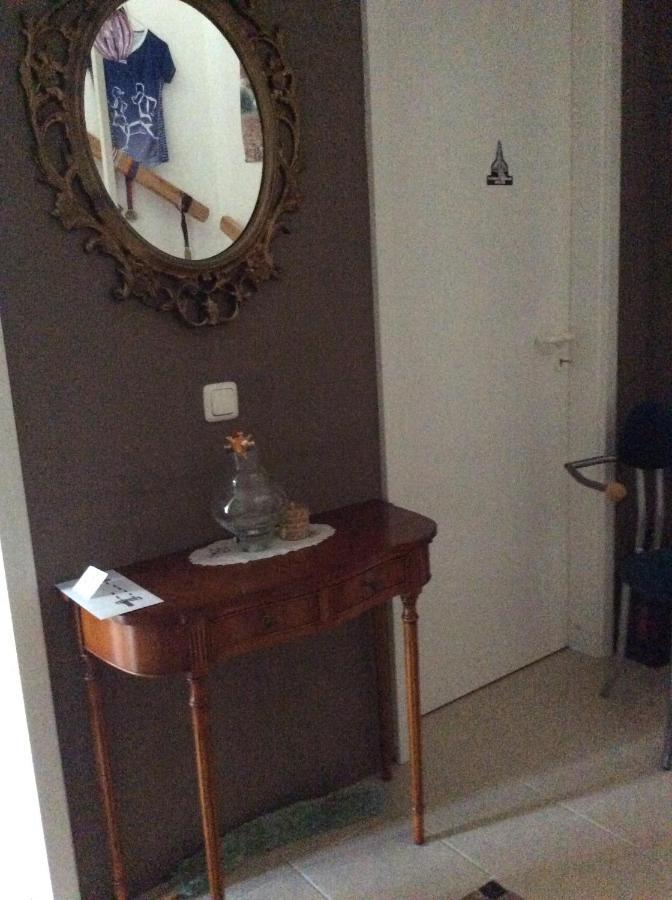 Dachstudio Mit Bad Und Terasse Habitación en casa particular *