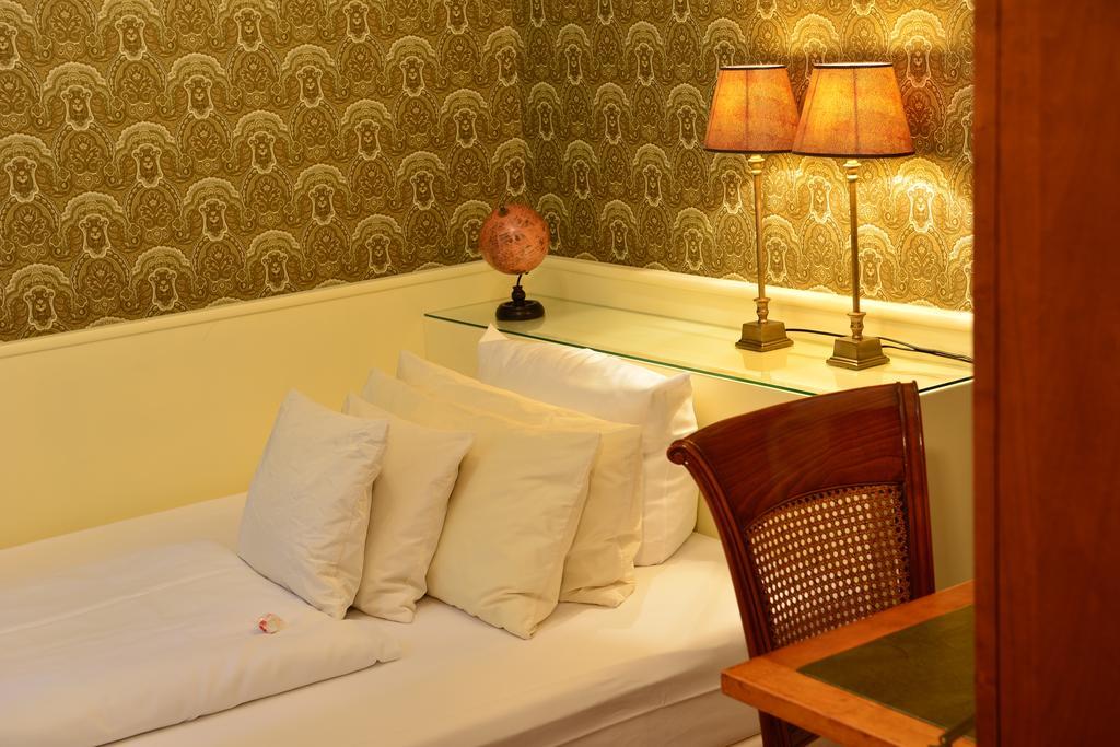 Domstern Hotel
