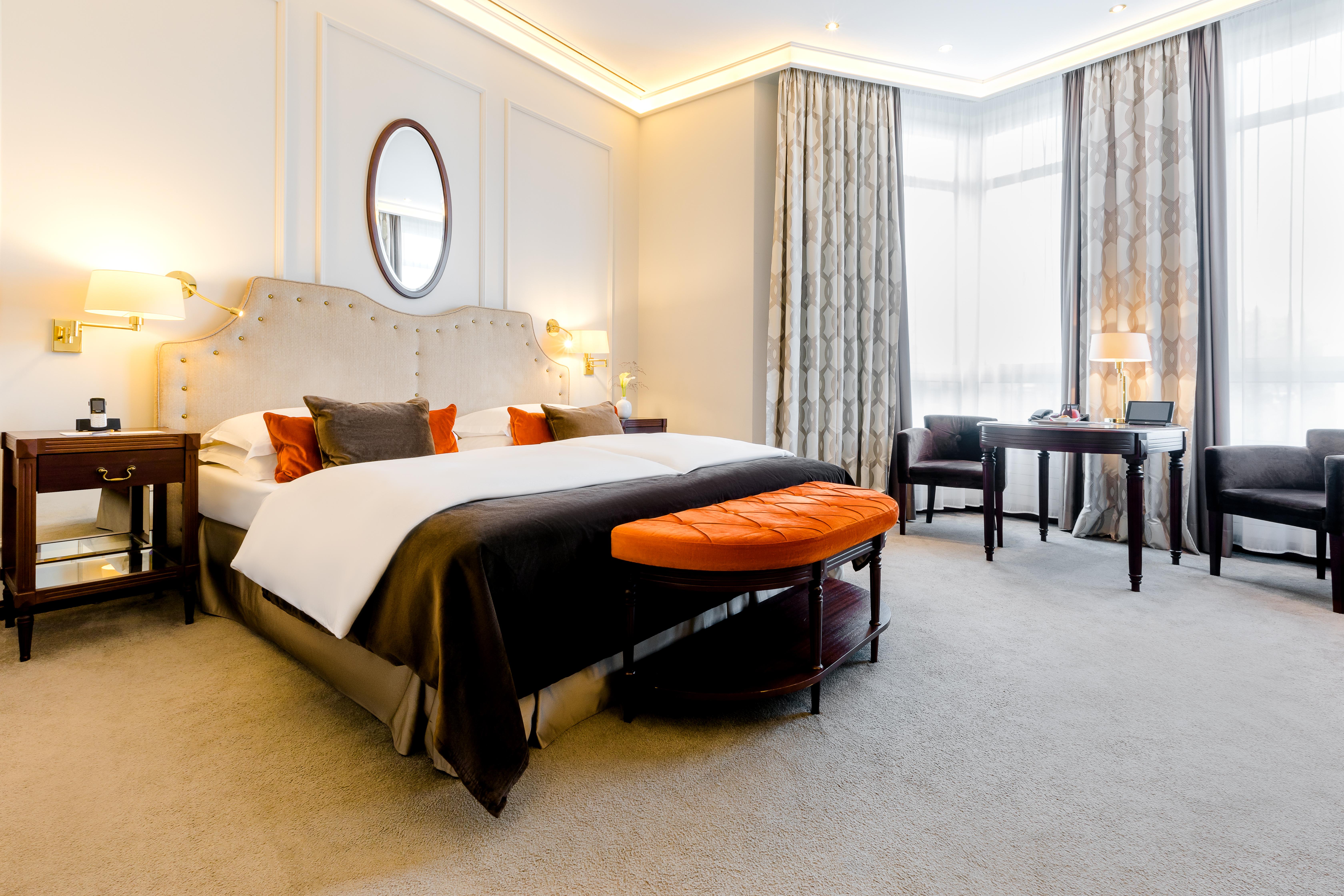 Hotel Excelsior Ernst Am Dom 5*