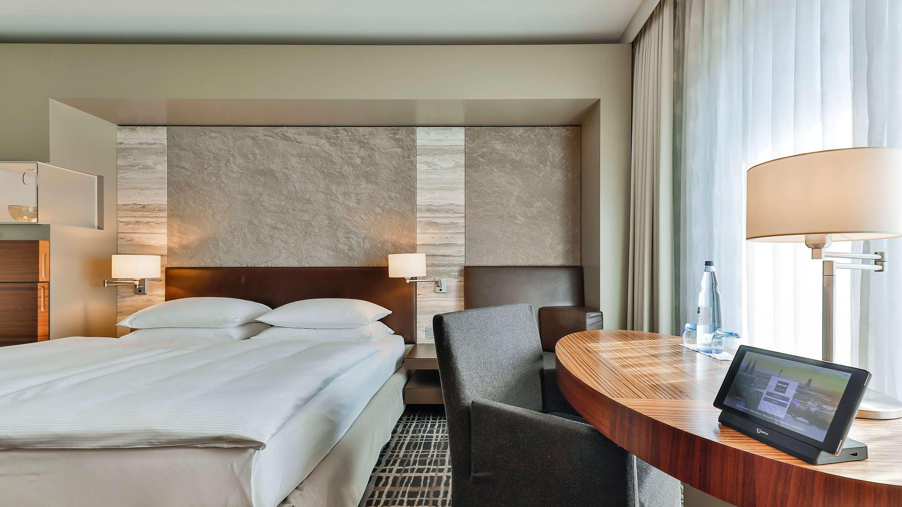 Hotel Dorint Am Heumarkt 4*