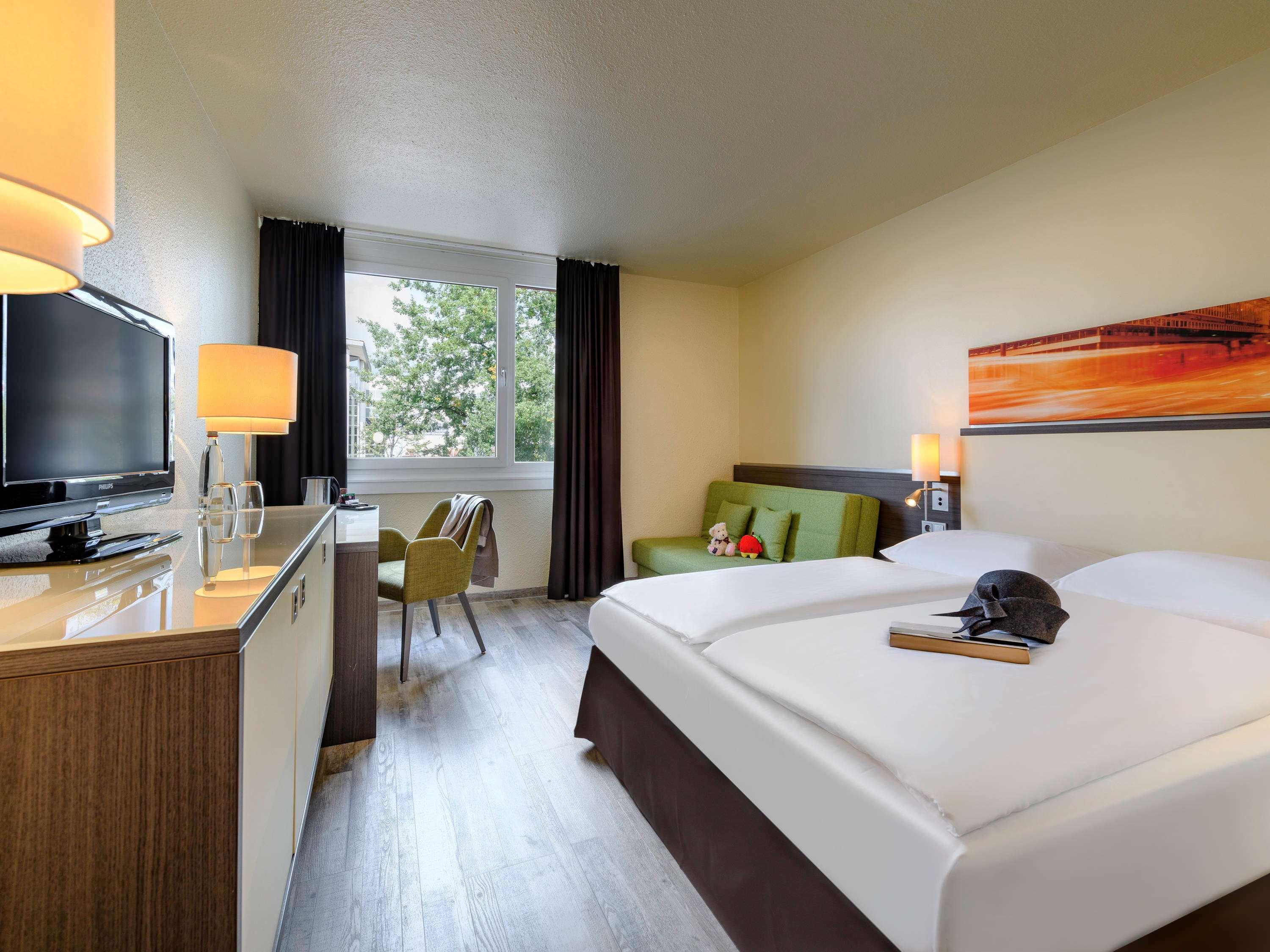 Mercure West Hotel 4*
