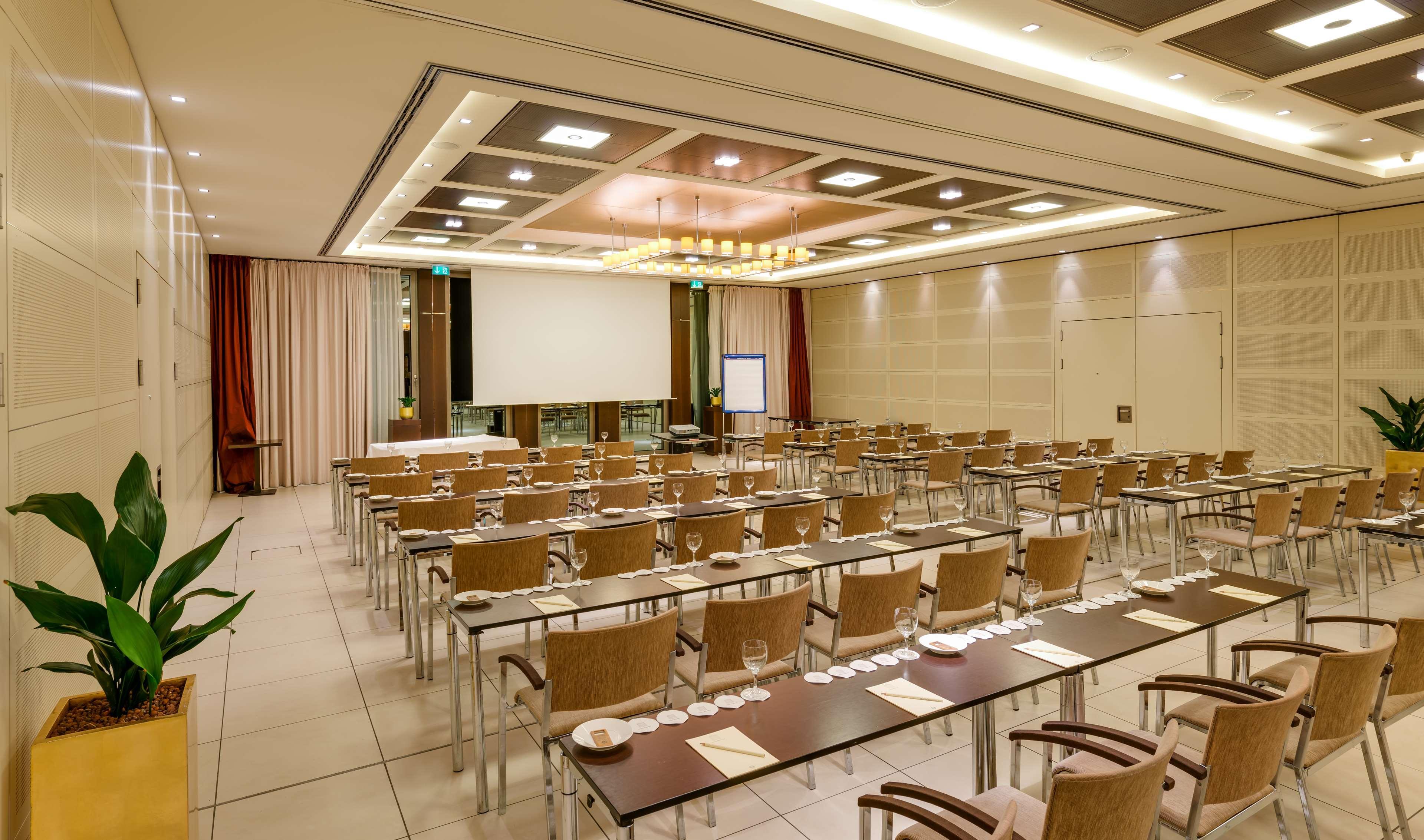 Hotel Wasserturm Cologne, Curio Collection By Hilton 4*