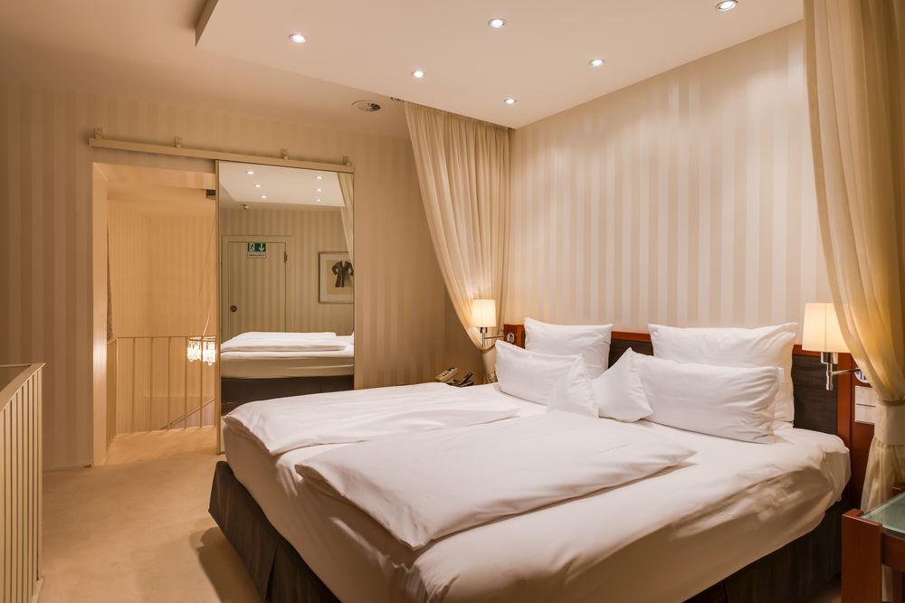 Hotel Wasserturm Cologne, Curio Collection By Hilton