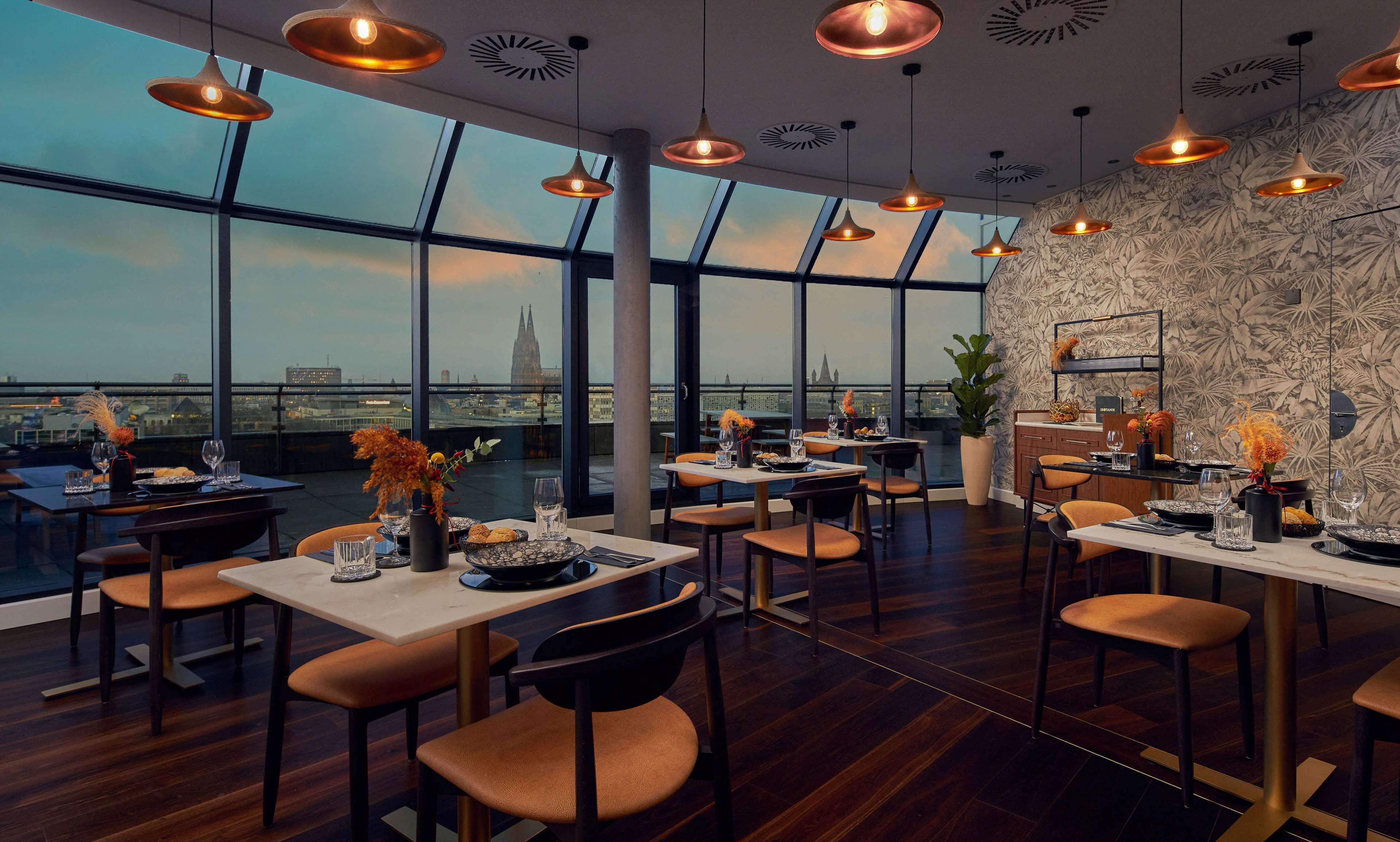 Hotel Wasserturm Cologne, Curio Collection By Hilton Köln