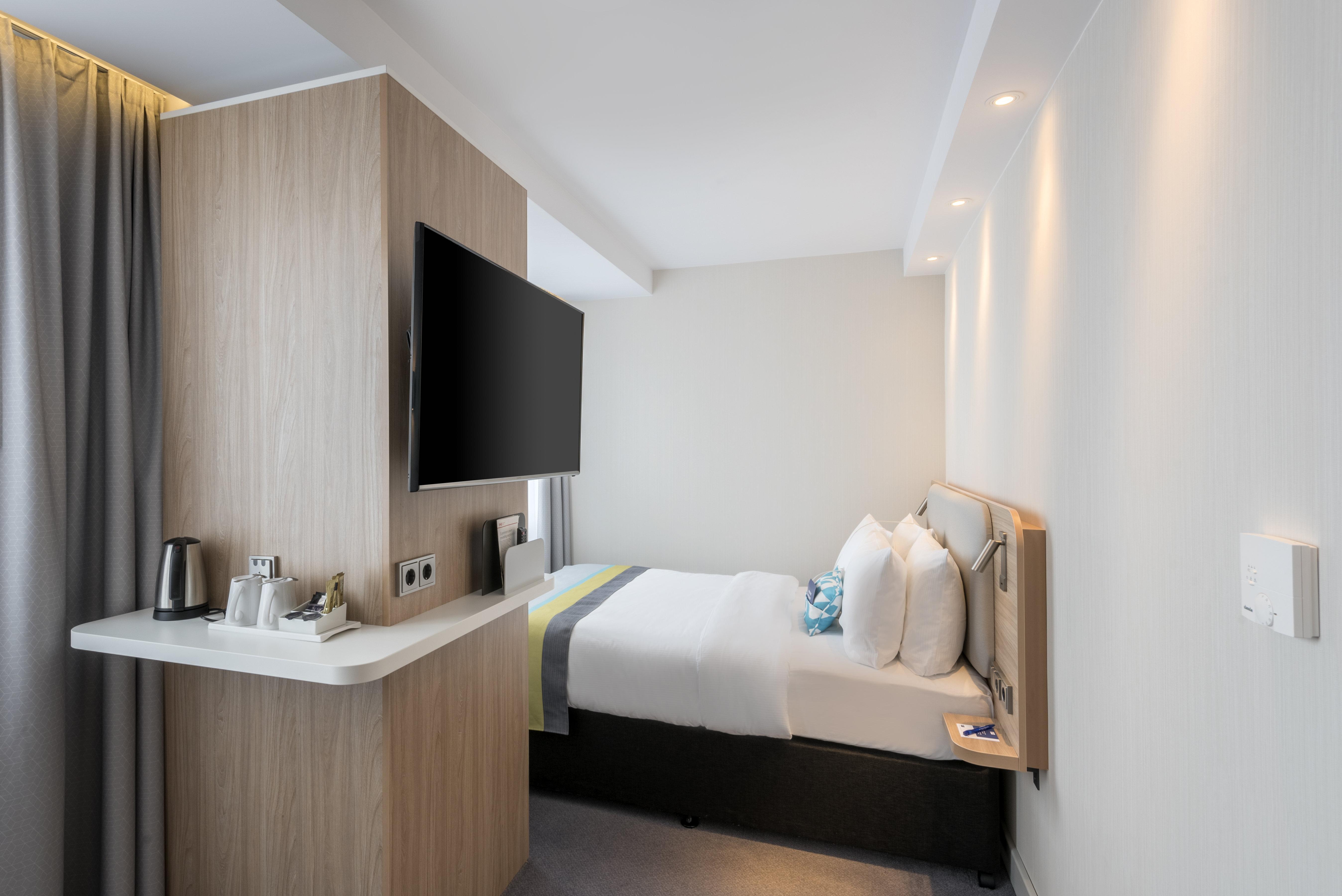 Express - - Centre Hotel 3*