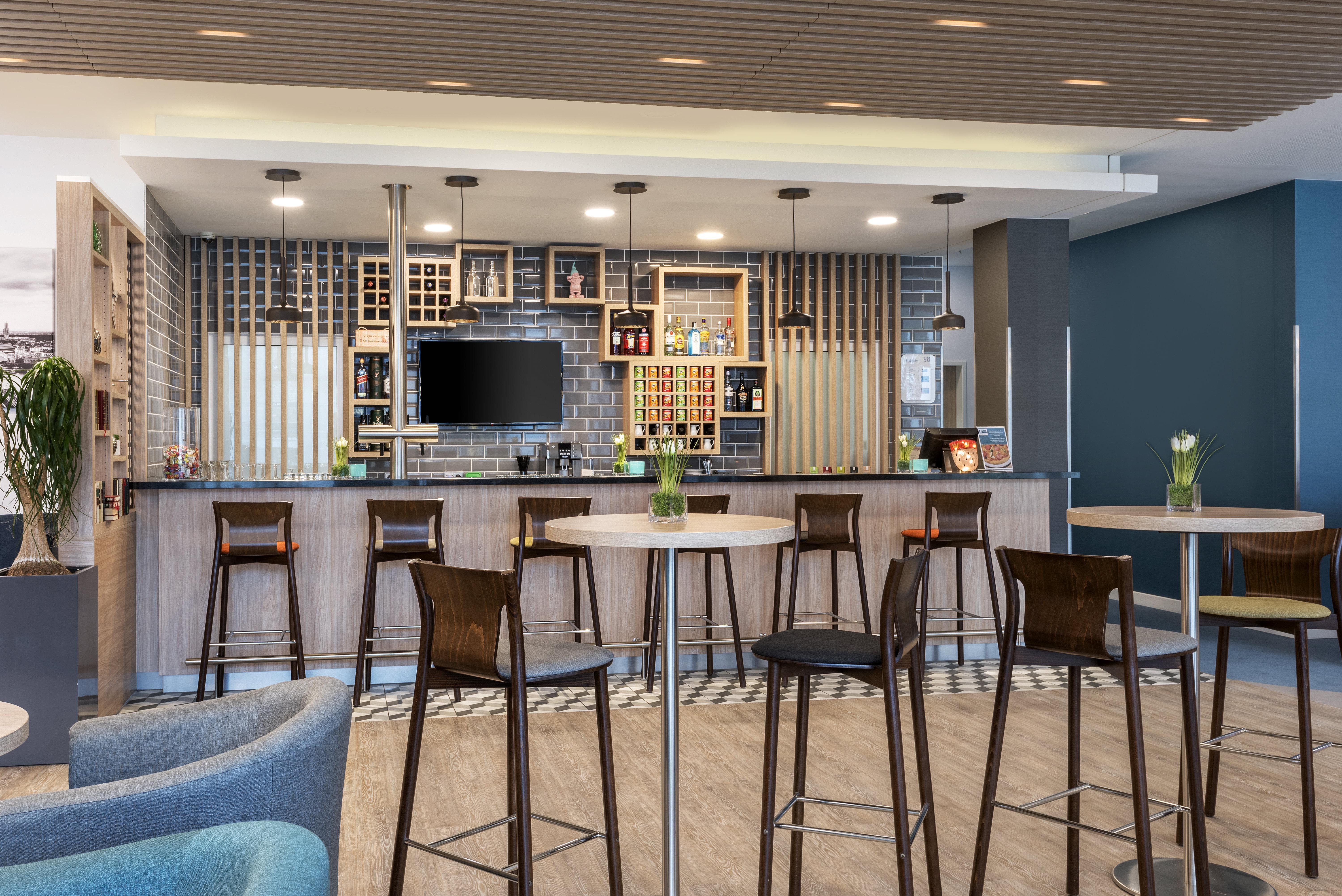Express - - Centre Hotel 3*